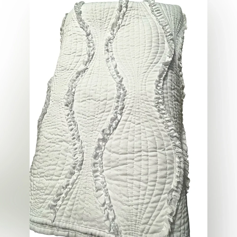 White Quilted Bedspread Set - Classic Ruffled Design